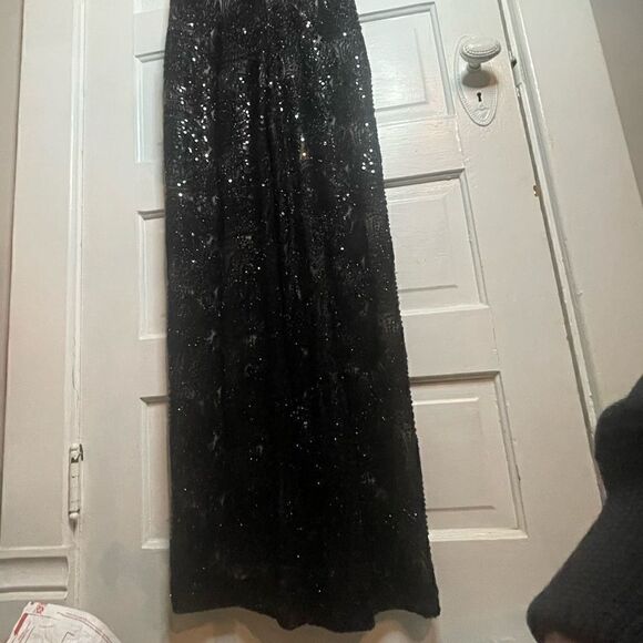 NWTs Alice + Olive Sofia Fully Beaded Jumpsuit w/ Plunging V Neck Size 4 - Picture 6 of 16